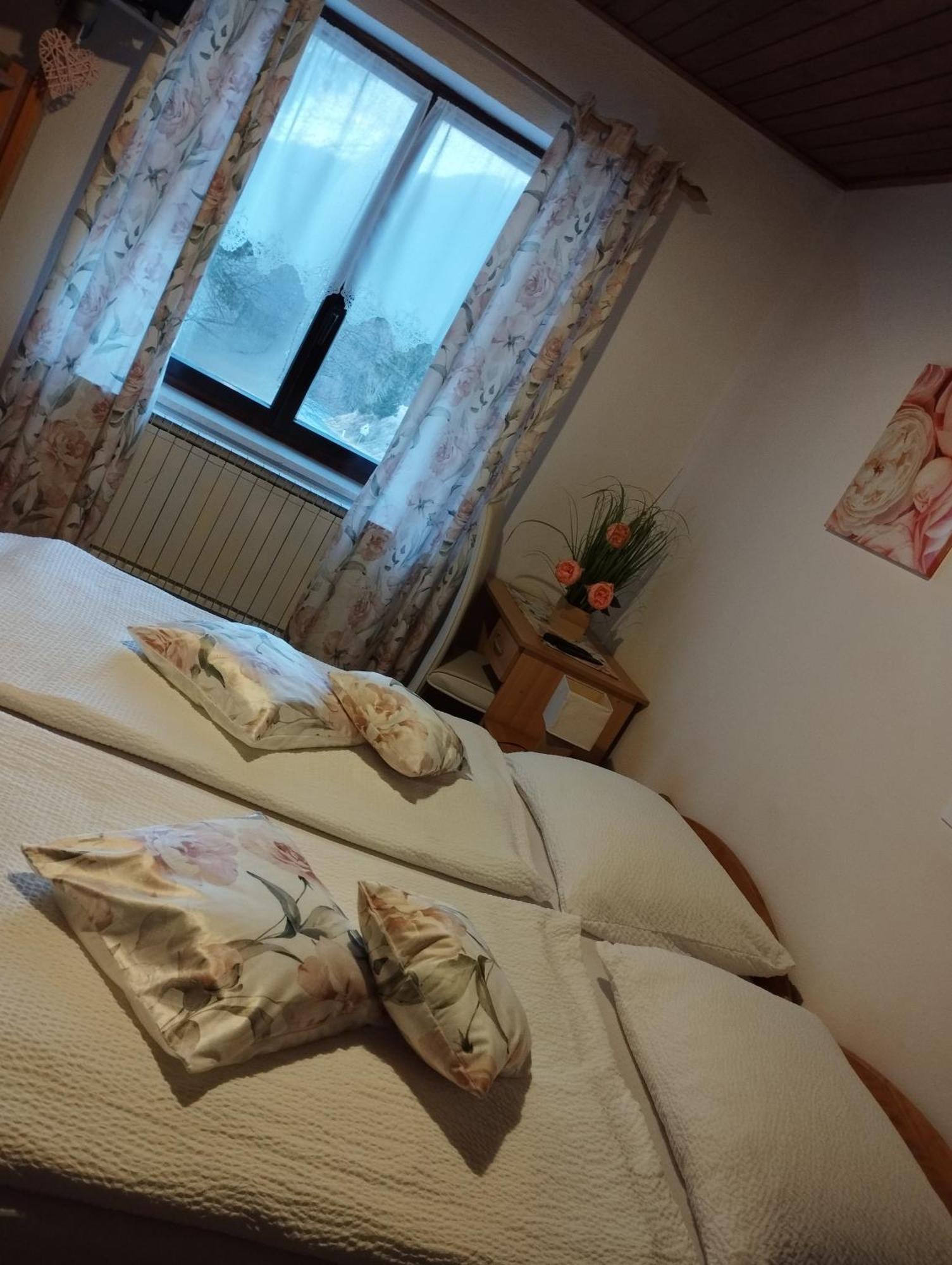 Guest House Kmecki Hram Fortuna Idrija Exterior foto
