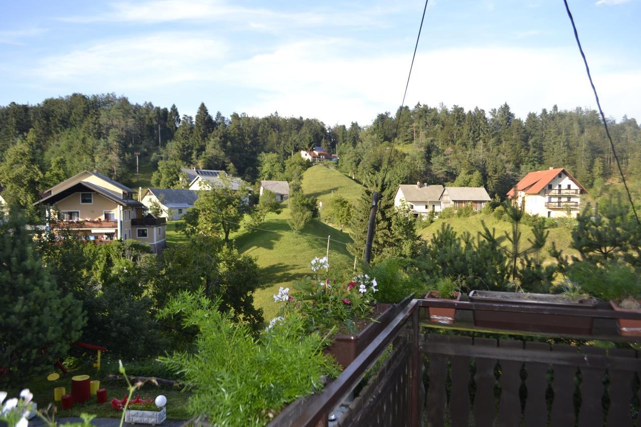 Guest House Kmecki Hram Fortuna Idrija Exterior foto